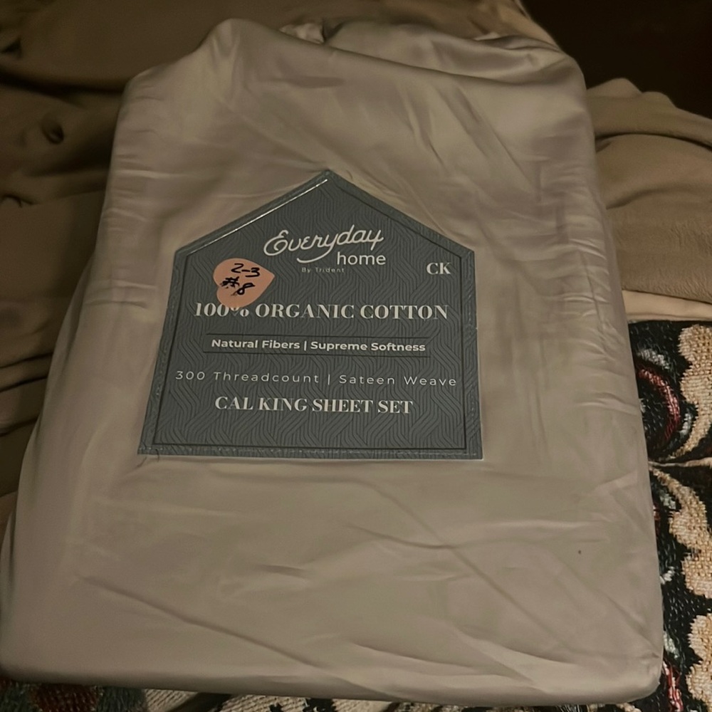 Everyday home 
By Trident 100% organic cotton sheets set Cal king  new